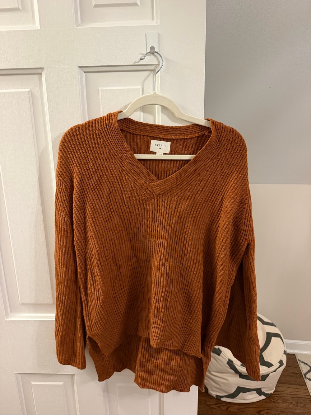 Everly Ribbed V-Neck Sweater in Rusty Orange